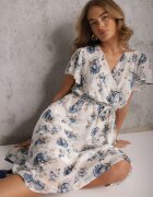 m&d fashion Rochie petrecută albastră cu cordon în talie decorată cu sclipici Plumse
