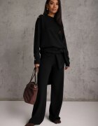 m&d fashion Set cu vâscoză pulover cu nasturi și pantaloni largi Rarellia Negru