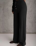 m&d fashion Set cu vâscoză pulover cu nasturi și pantaloni largi Rarellia Negru