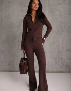m&d fashion Set din tricot rib cu vâscoză: pantaloni și pulover cu guler înalt Tawira Maro