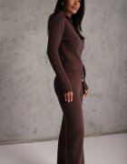 m&d fashion Set din tricot rib cu vâscoză: pantaloni și pulover cu guler înalt Tawira Maro