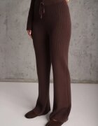 m&d fashion Set din tricot rib cu vâscoză: pantaloni și pulover cu guler înalt Tawira Maro