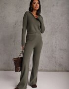 m&d fashion Set din tricot rib cu vâscoză: pantaloni și pulover cu guler înalt Tawira Verde închis