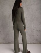m&d fashion Set din tricot rib cu vâscoză: pantaloni și pulover cu guler înalt Tawira Verde închis