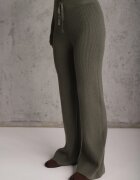 m&d fashion Set din tricot rib cu vâscoză: pantaloni și pulover cu guler înalt Tawira Verde închis