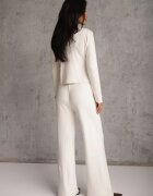 m&d fashion Set tricotat cu vâscoză în dungi largi elegant: cardigan și pantaloni Belceta Bej