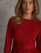 Made in Italy Rochie Plisată Burgundie cu croială evazată cu curea și cataramă Annathiel