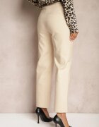 manosque Pantaloni bej deschis cu adaos de bumbac cu croială clasică cu centură Lilatria