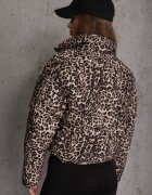 melya by melody Geacă Maro cu imprimeu leopard Matlasată Scurtă cu elastic Ivilda