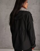 melya by melody Geacă Parka de tranziție cu glugă decorată cu model în carouri Isadorina Neagră