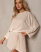 melya by melody Pantaloni scurți bej cu elastic în talie și lampase cu volan cu finisaj asimetric Laventa
