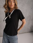 melya by melody Tricou Negru din bumbac Hillswor Decorat cu eșarfă