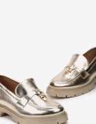  Mocasini Aurii Decorați cu Aplicație Metalică pe Carâmb din Ecosued Fawn