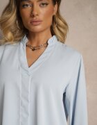 new collection Bluză albastră deschisă cu decolteu în formă de V decorată cu volan Davissia