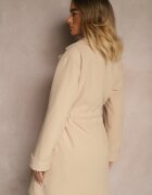 new collection Halat Bej cu cordon și încrețitură decorativă în talie Pittia