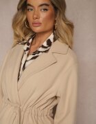 new collection Halat Bej cu cordon și încrețitură decorativă în talie Pittia