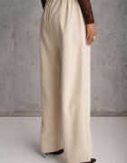 new collection Pantaloni largi bej deschis în stil elegant Hanessame