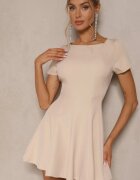 new collection Rochie bej evazată cu mânecă scurtă decorată cu cusături Mepiza
