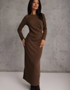 new collection Rochie Maro cu Viscoză Tip Bodycon Decorată pe Lateral cu Aplicație Tizarria