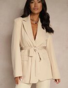 new collection Sacou Bej Oversize cu Umeri Întăriți și Curea Diolisa