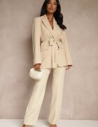 new collection Sacou Bej Oversize cu Umeri Întăriți și Curea Diolisa