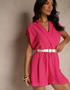 new collection Salopetă Scurtă Fucsia cu Decolteu Petrecut din Viscoză Ariamia