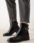 orena paris Botine cu toc plat decorate cu o baretuță elegantă cu cataramă Ramhei Negre