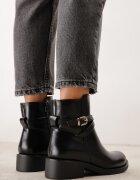 orena paris Botine cu toc plat decorate cu o baretuță elegantă cu cataramă Ramhei Negre