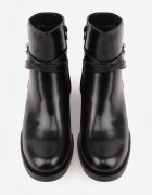 orena paris Botine cu toc plat decorate cu o baretuță elegantă cu cataramă Ramhei Negre