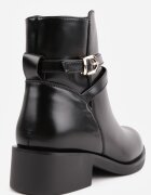 orena paris Botine cu toc plat decorate cu o baretuță elegantă cu cataramă Ramhei Negre