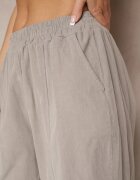 palma Pantaloni din bumbac Gri High Waist în stil clasic Arivora
