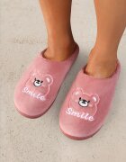  Papuci de casă de tip slip-on roz închis cu finisaj de velur și aplicație decorativă Naorise