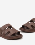  Papuci de piscină maro din spumă cu decupaje pe baretă
