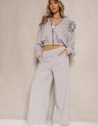 pretty Compleu de trening Gri din Viscoză Pantaloni cu croială largă și Bluză cu broșă Redaella