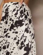 pretty Fustă Negru-Alb din Țesătură de Satin Decorată cu Imprimeu de Vacă Kolorea