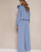 pretty Set de Trening Albastru din Vâscoză Pantaloni cu Croială Largă și Bluză cu Broșă Redaella