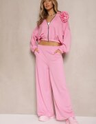 pretty Set de trening Roz din viscoză Pantaloni cu croială largă și Bluză cu broșă Redaella