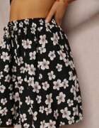 r&f fashion Pantaloni scurți Negri Dolidze