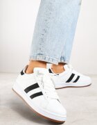 renda Adidași Albi în Stilul Tenișilor Iconici cu Benzi Decorative Marazea