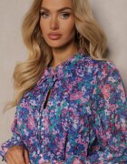 retro & icone Cămașă albastru-violet de plasă cu model floral cu legătură la decolteu Ilerena