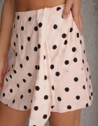 retro & icone Fustă-pantaloni scurți din viscoză cu puncte în stil retro tip cravată în talie Deneia Roz