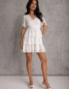 retro & icone Rochie Albă cu croială cloș cu decolteu în V și volane Drapia