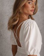 retro & icone Rochie Albă Midi cu Elastic în Talie cu Bretele Încrucișate la Spate Jorlyn