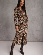 retro & icone Rochie Bej închis cu imprimeu leopard împodobită cu fentă și drapaj în talie Saliaris