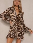 retro & icone Rochie Bej închis leopard cu croială cambrată cu drapaj și volănaș Trilobea