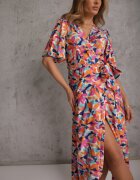 retro & icone Rochie Bej-Roz cu Decolteu Petrecut și Curea din Material cu Imprimeu Floral de Lalele