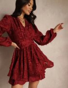 retro & icone Rochie de cocktail bordo cu drapaj modern și cu fire Gorena
