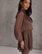 retro & icone Rochie de seară din material strălucitor cu guler înalt legat Moannvi Maro