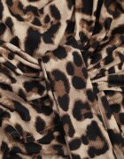 retro & icone Rochie din tricot cu imprimeu leopard cu croială ajustată decorată cu drapaj Olabia bej închis
