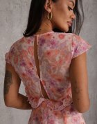 retro & icone Rochie evazată cu flori cu fantă pe picior și decupaje Aerante Roz